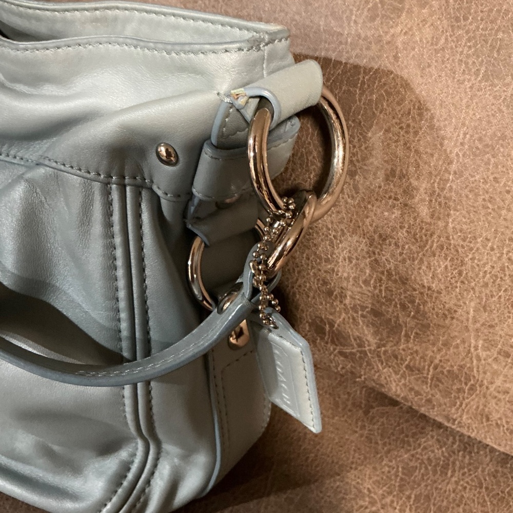 Coach full leather pearlized pale blue shoulder bag - Picture 2 of 10
